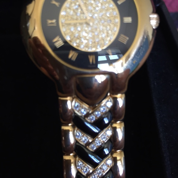 VERSACE VINTAGE 18KT GOLD AND DIAMOND WATCH - Picture 3 of 10